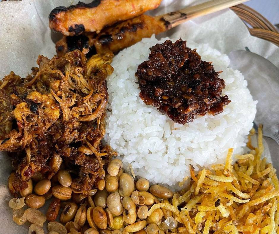 Makanan Khas Lombok “Nasi Balap Puyung”