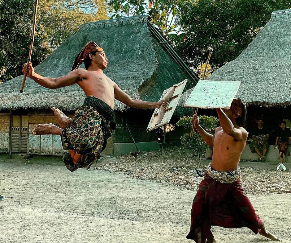 Tradisi Adu Cambuk “Peresean” Dari Lombok